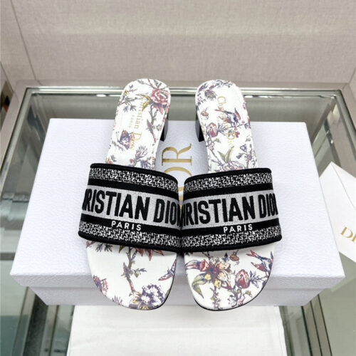 High Quality Luxury Dior Word Embroidery Slippers – Style 04134 product detail