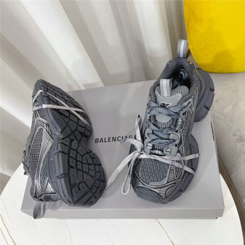 High Quality Luxury Balenciaga Couple’s Vintage Sneakers alternate view