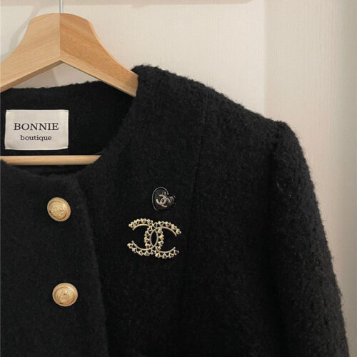 High Quality Luxury Chanel Full Circle Love C Brooch alternate view