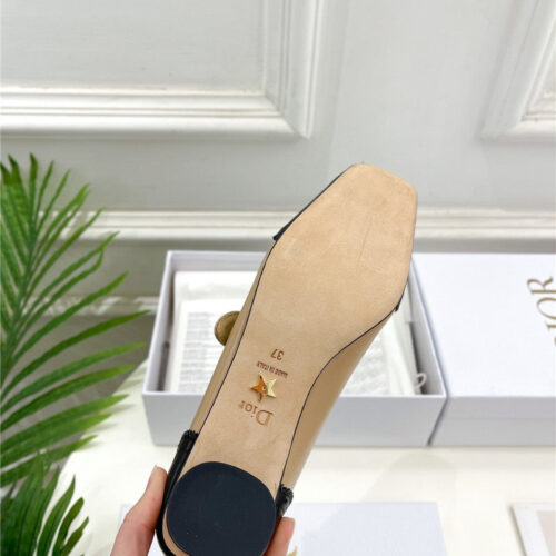 High Quality Luxury Chanel Square Toe Punching Shoes product detail