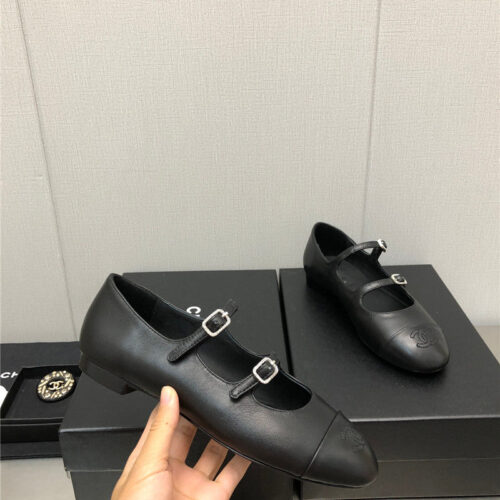 High Quality Luxury Chanel Classic Color Block Logo Shoes – Style 90118 product detail
