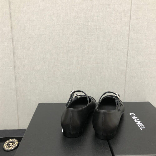 High Quality Luxury Chanel Classic Color Block Logo Shoes – Style 90118 product detail