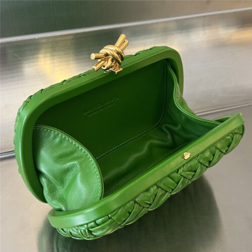 High Quality Luxury Bottega Veneta Knot Clutch Green product detail