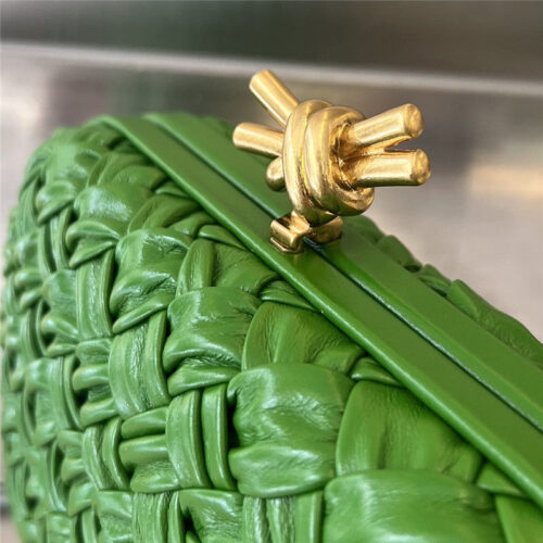 High Quality Luxury Bottega Veneta Knot Clutch Green product detail