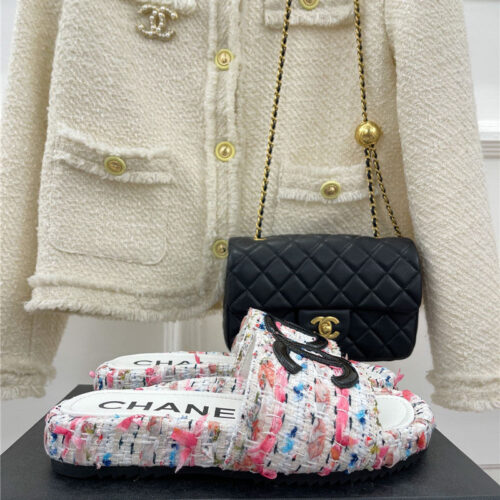 High Quality Luxury Chanel New Big Double C Lazy Slippers alternate view