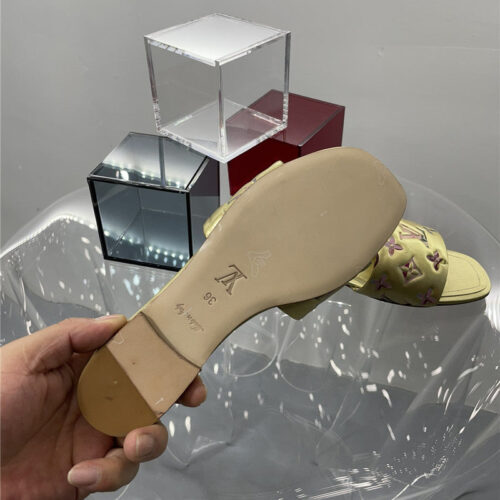 High Quality Luxury Louis Vuitton Classic Old Flower Flat Slippers – Style 96515 product detail