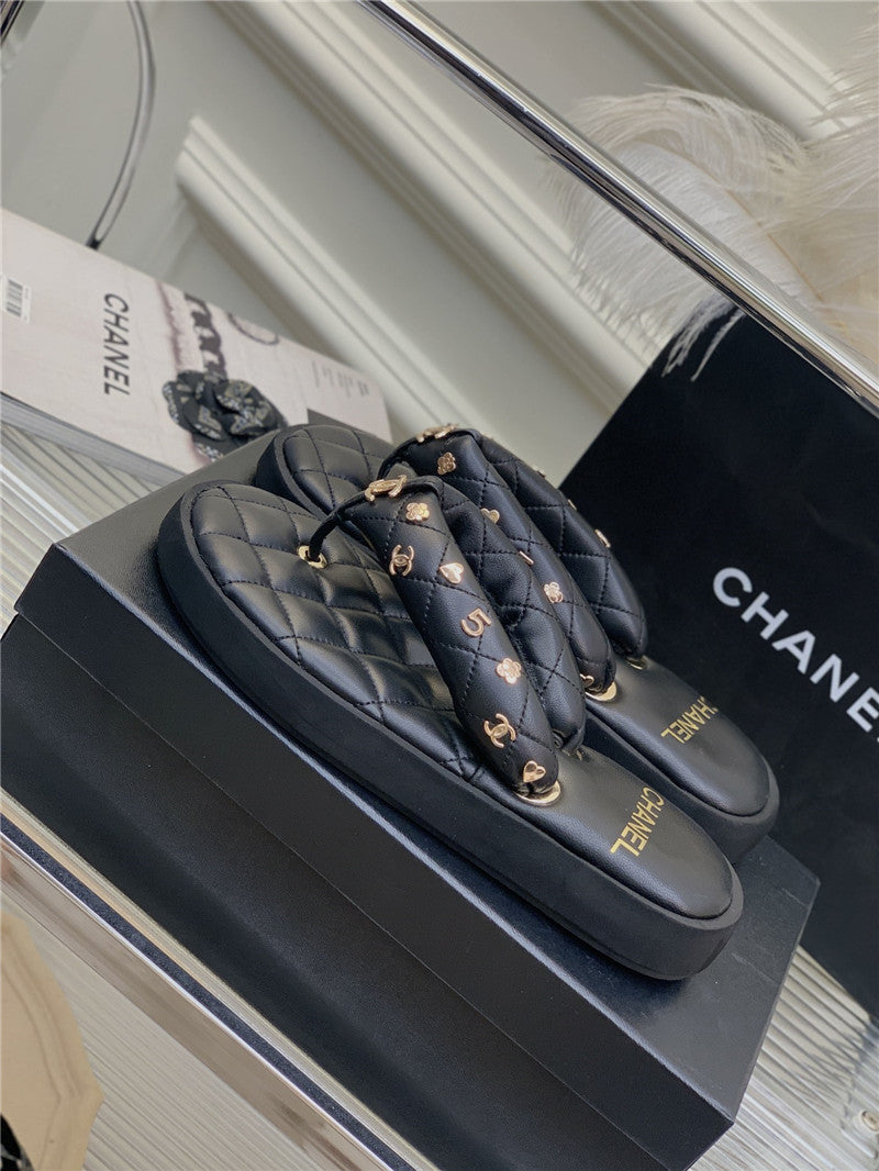 High Quality Luxury Chanel New Flip Flops – Style 40902 product detail