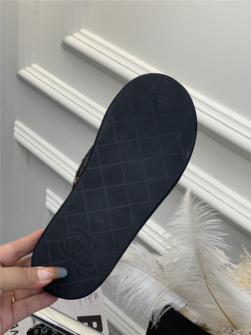 High Quality Luxury Chanel New Flip Flops – Style 40902 product detail