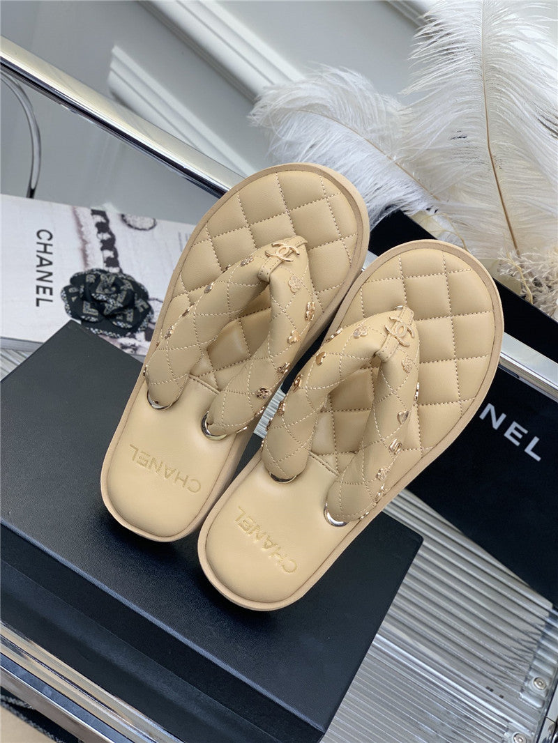 High Quality Luxury Chanel New Flip Flops – Style 85542 product detail