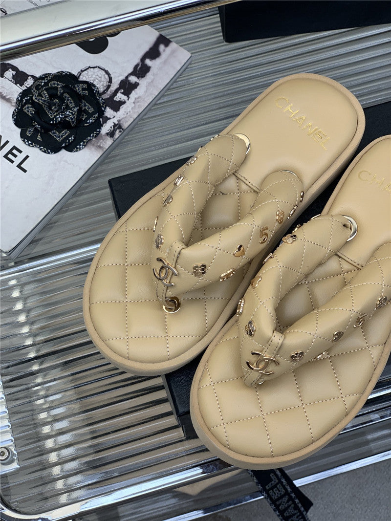 High Quality Luxury Chanel New Flip Flops – Style 85542 product detail