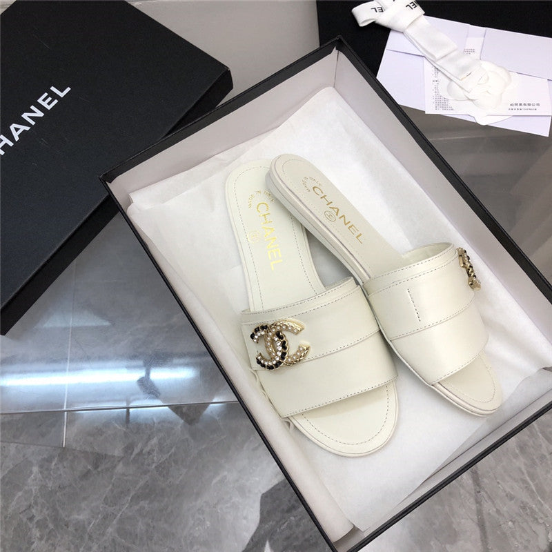 High Quality Luxury Chanel Double C Pearl Rhinestone Buckle Slippers product detail