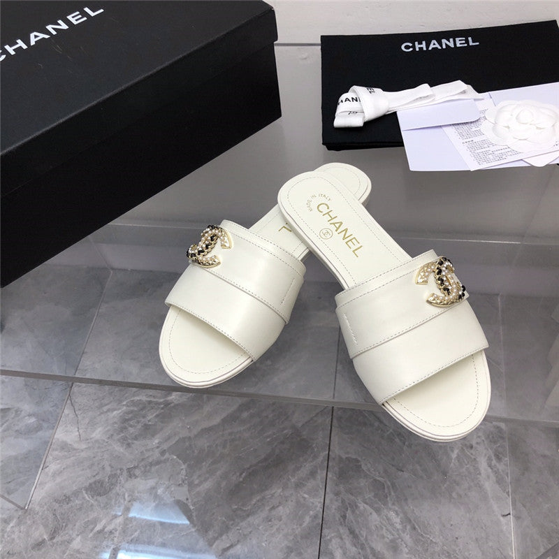 High Quality Luxury Chanel Double C Pearl Rhinestone Buckle Slippers product detail