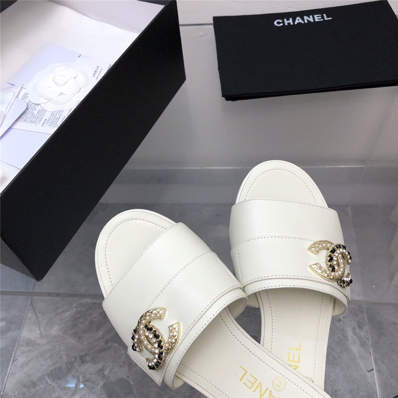 High Quality Luxury Chanel Double C Pearl Rhinestone Buckle Slippers product detail