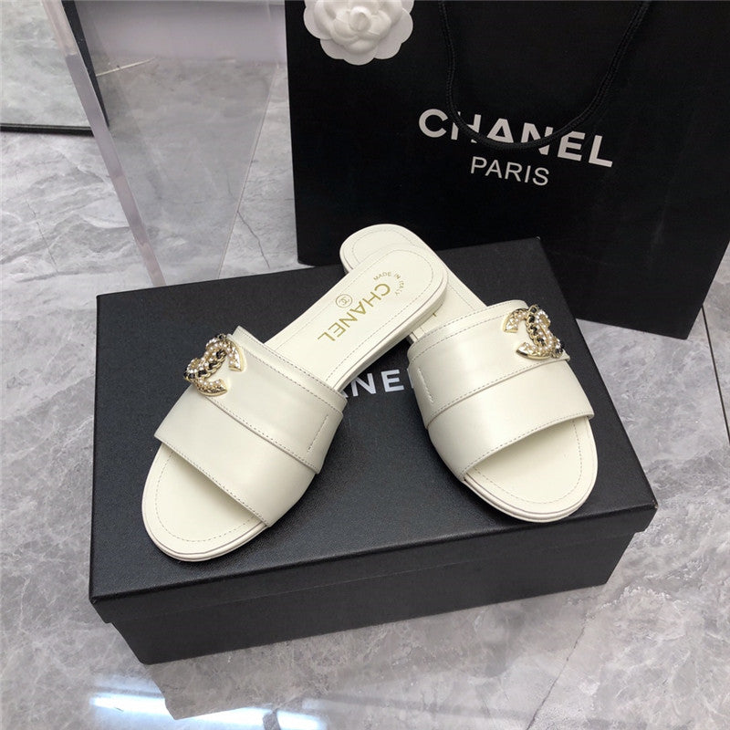 High Quality Luxury Chanel Double C Pearl Rhinestone Buckle Slippers product detail