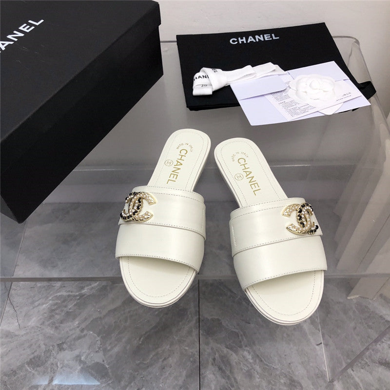 High Quality Luxury Chanel Double C Pearl Rhinestone Buckle Slippers product detail
