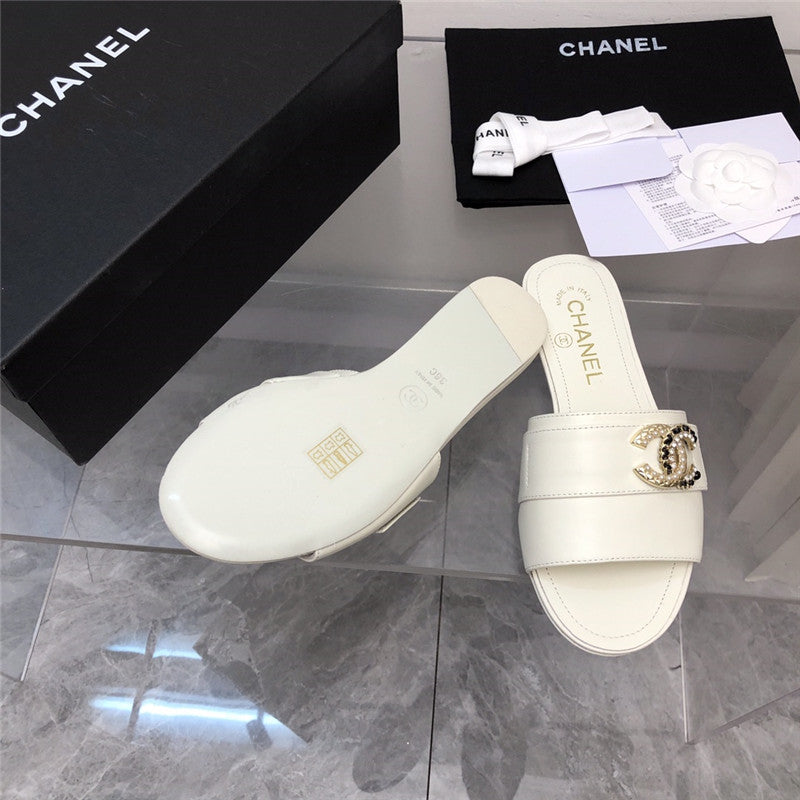 High Quality Luxury Chanel Double C Pearl Rhinestone Buckle Slippers product detail