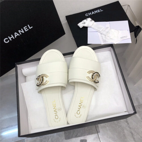 High Quality Luxury Chanel Double C Pearl Rhinestone Buckle Slippers product detail