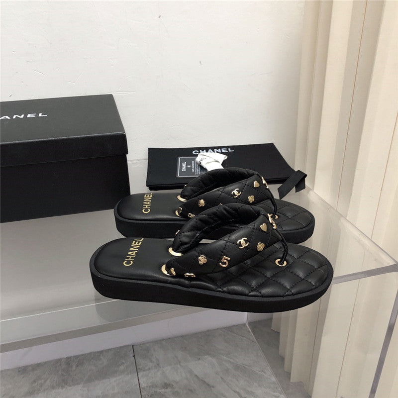 High Quality Luxury Chanel Explosion Iogo Slippers product detail