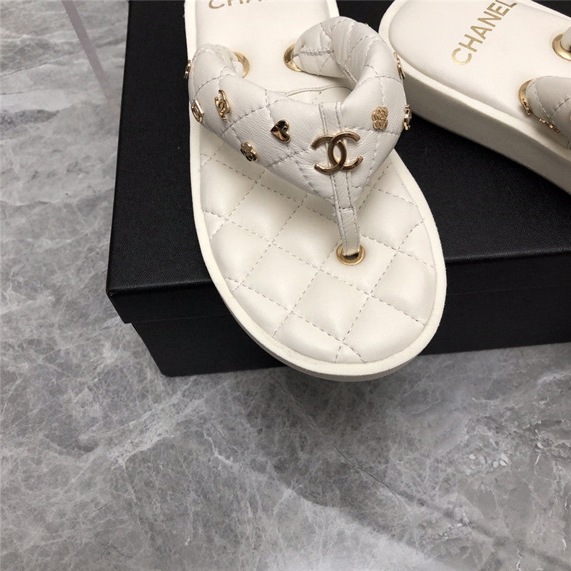 High Quality Luxury Chanel Explosion Iogo Slippers – Style 66534 product detail