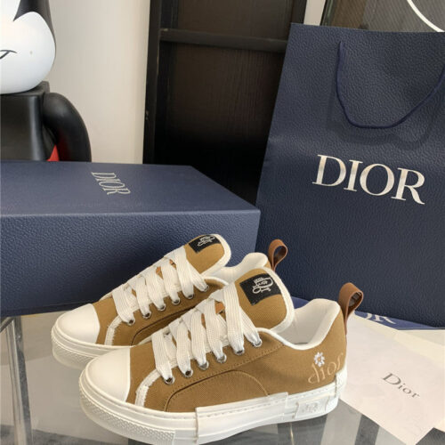 High Quality Luxury Dior Latest Electric Embroidered Lovers Bread Shoes