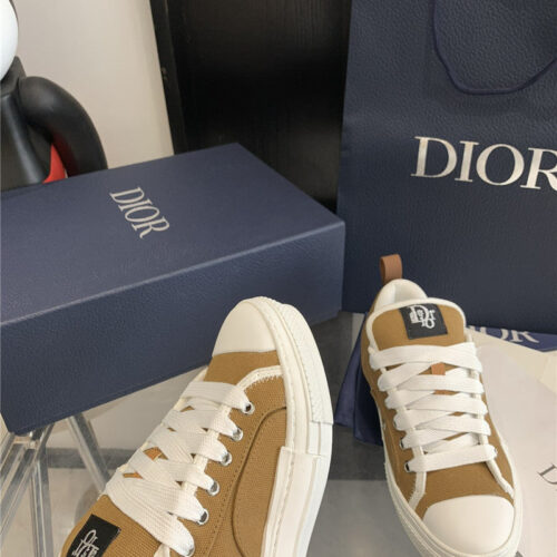 High Quality Luxury Dior Latest Electric Embroidered Lovers Bread Shoes product detail