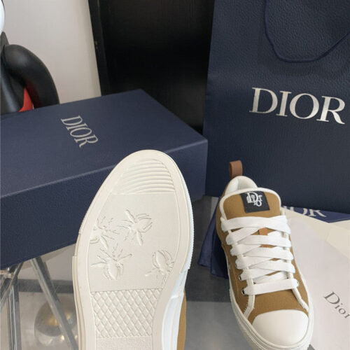High Quality Luxury Dior Latest Electric Embroidered Lovers Bread Shoes product detail