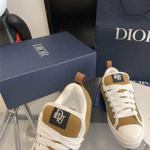 High Quality Luxury Dior Latest Electric Embroidered Lovers Bread Shoes product detail