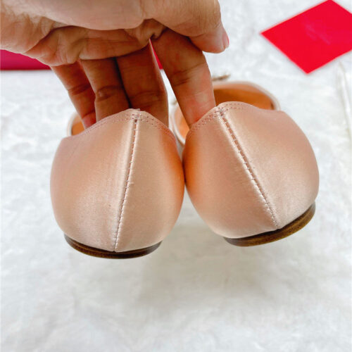 High Quality Luxury Roger Vivier New Rhinestone Hollow Ballet Shoes – Style 72628 product detail