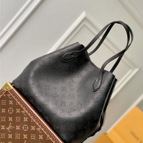 High Quality Luxury Louis Vuitton Blossom Large Mahina Bag alternate view