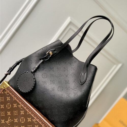 High Quality Luxury Louis Vuitton Blossom Large Mahina Bag product detail