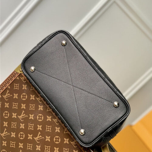 High Quality Luxury Louis Vuitton Blossom Large Mahina Bag product detail