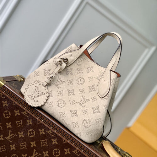 High Quality Luxury Louis Vuitton Blossom Small Mahina Bag