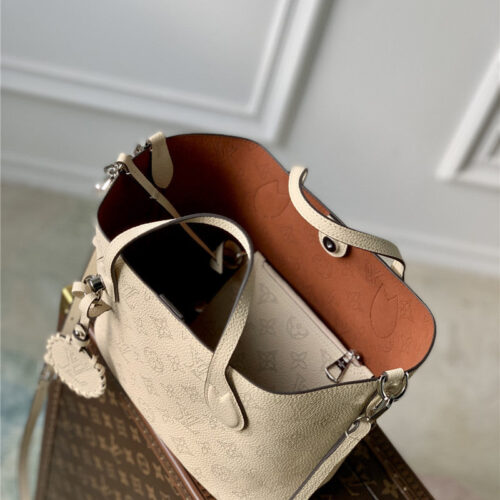 High Quality Luxury Louis Vuitton Blossom Small Mahina Bag product detail