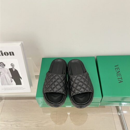High Quality Luxury Bottega Veneta New Thick Bottom Bread Mop product detail