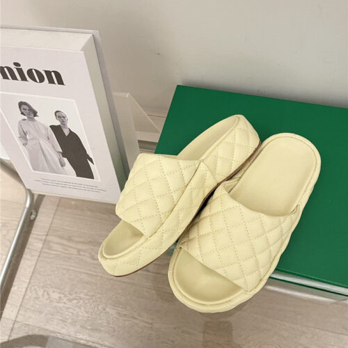 High Quality Luxury Bottega Veneta New Thick Bottom Bread Mop – Style 07686 product detail