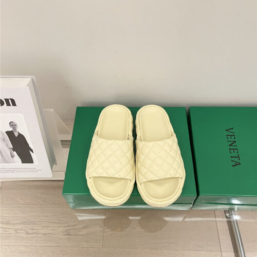 High Quality Luxury Bottega Veneta New Thick Bottom Bread Mop – Style 07686 product detail
