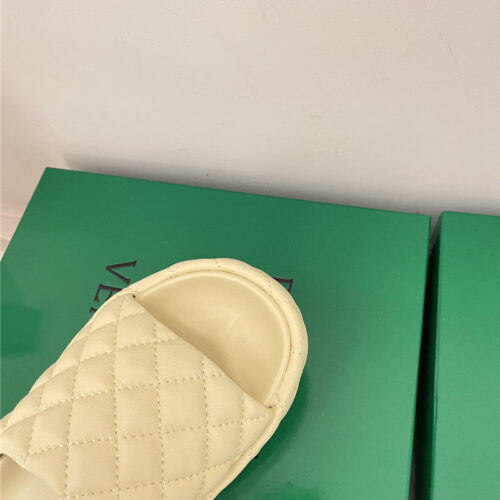 High Quality Luxury Bottega Veneta New Thick Bottom Bread Mop – Style 07686 product detail