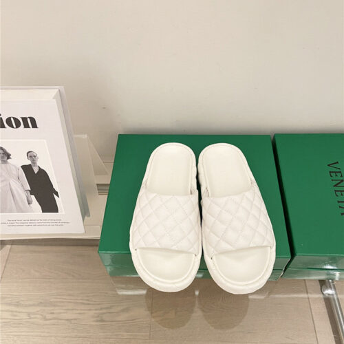High Quality Luxury Bottega Veneta New Thick Bottom Bread Mop – Style 05990 product detail