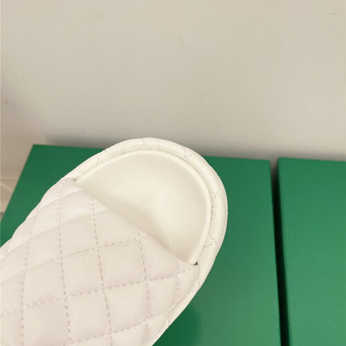 High Quality Luxury Bottega Veneta New Thick Bottom Bread Mop – Style 05990 product detail