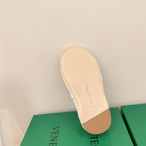 High Quality Luxury Bottega Veneta New Thick Bottom Bread Mop – Style 05990 product detail