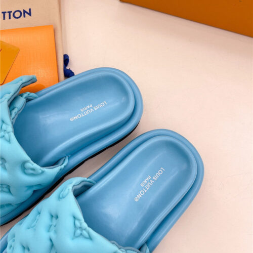 High Quality Luxury Louis Vuitton Latest Embossed Slippers product detail