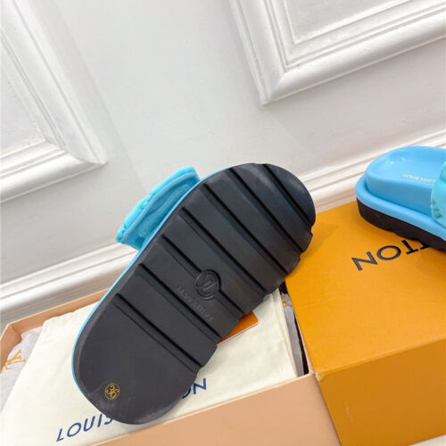 High Quality Luxury Louis Vuitton Latest Embossed Slippers product detail