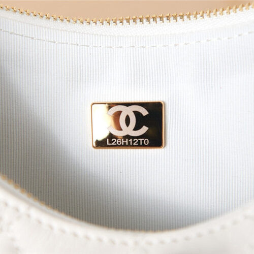 High Quality Luxury Chanel Small Hobo Bag White product detail