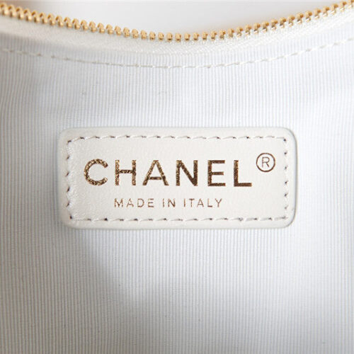 High Quality Luxury Chanel Small Hobo Bag White product detail