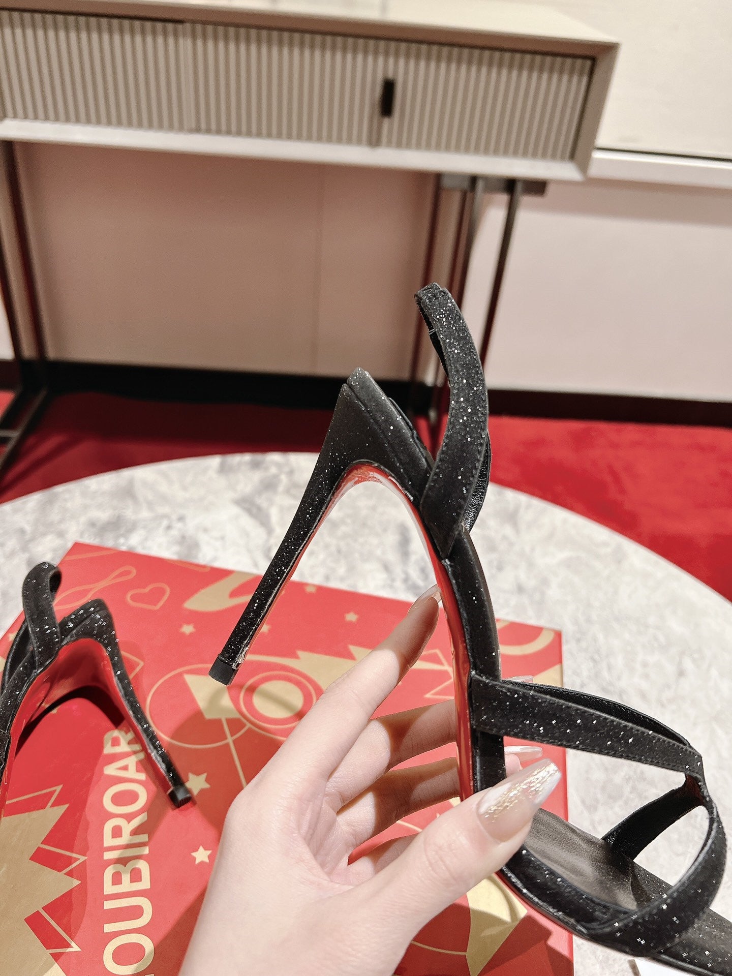 High Quality Luxury Christian Louboutin Cross Strap Sandals product detail