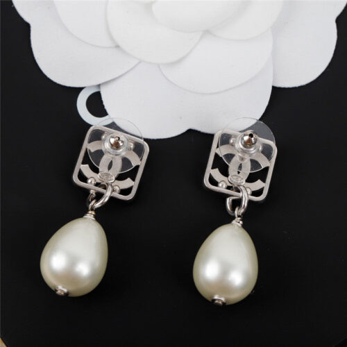High Quality Luxury Chanel Double C Classic Element Earrings – Style 49829 alternate view