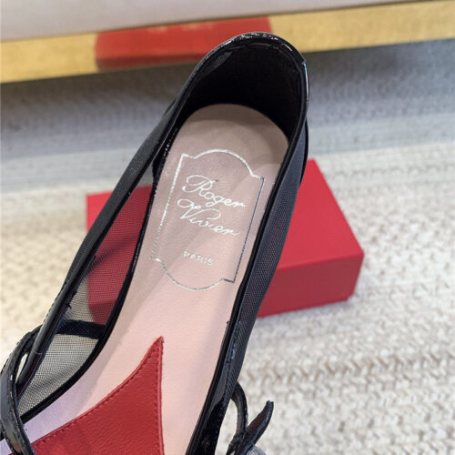 High Quality Luxury Roger Vivier New Pointed Toe Flat Mary Jane Shoes product detail