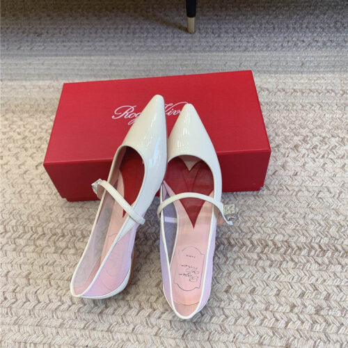 High Quality Luxury Roger Vivier New Pointed Toe Flat Mary Jane Shoes product detail