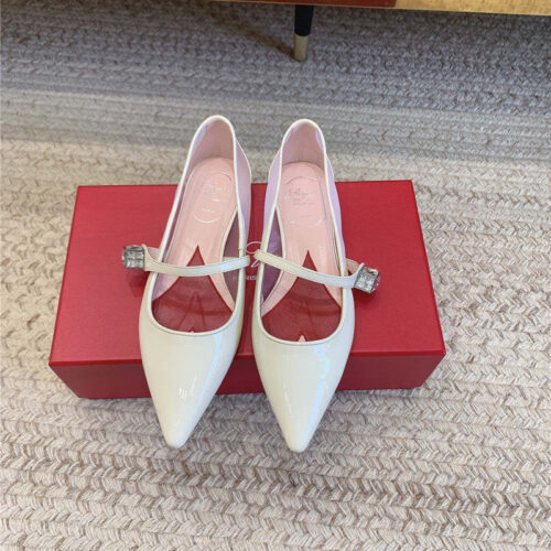 High Quality Luxury Roger Vivier New Pointed Toe Flat Mary Jane Shoes product detail
