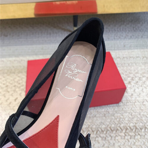 High Quality Luxury Roger Vivier New Pointed Toe Flat Mary Jane Shoes product detail